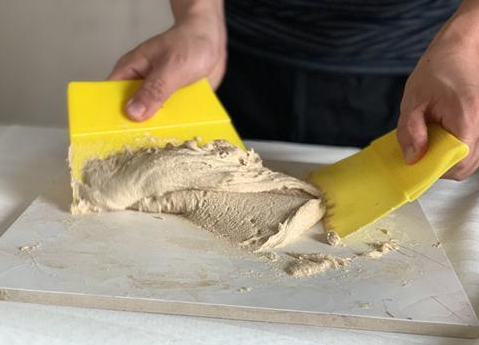 環(huán)氧彩砂施工前要注意什么？（怎樣做才能避免失誤？）(圖1)